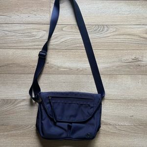 Lululemon navy purse/bag, over the shoulder